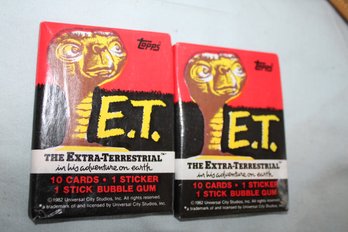 1982 -Topps - E.T. *in His Adventures On Earth* Movie Trading Cards, 2 Unopened Wax Packs,10 Cards, 1 Sticker