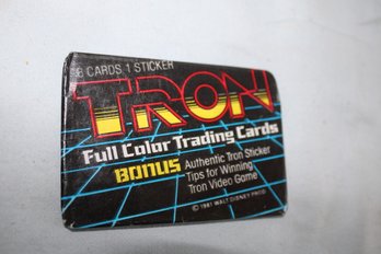 1981- Donruss * Tron * 8 Cards &1 Sticker,  1 Unopened  Pack, Walt Disney (#1)