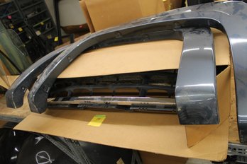 Lot230 - GM Grill Fender Flares Misc Model Years 2010? See Pics