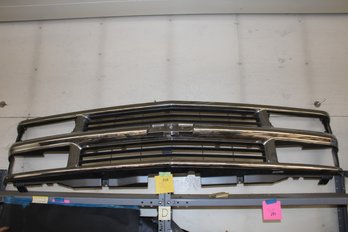 Lot232 - GM Chevy Grill Misc Model Years 94-02? Chrome See Pics