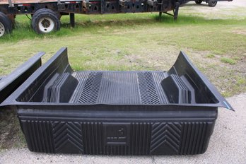 Lot445 - GM Bedliner 6' Full Size Truck See Pics