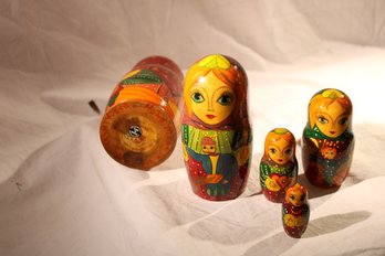 Vintage Russian Matryoshka Dolls-Set Of 5 -greatly Detailed Hand Painting Art Design, Made In Russia