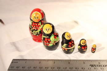 TINY Russian Matryoshka Dolls/nesting Dolls-Set Of 5 -numbered-Made In Russia-TINY