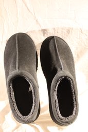 Men's  Labeled Suade Leather Slipper Never Worn Size 12- Very Cushy -