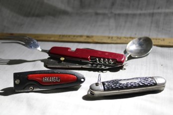 3 Vintage Pocket Knives, Arkansa, Master, And A Wobbly Meal Utility Unit