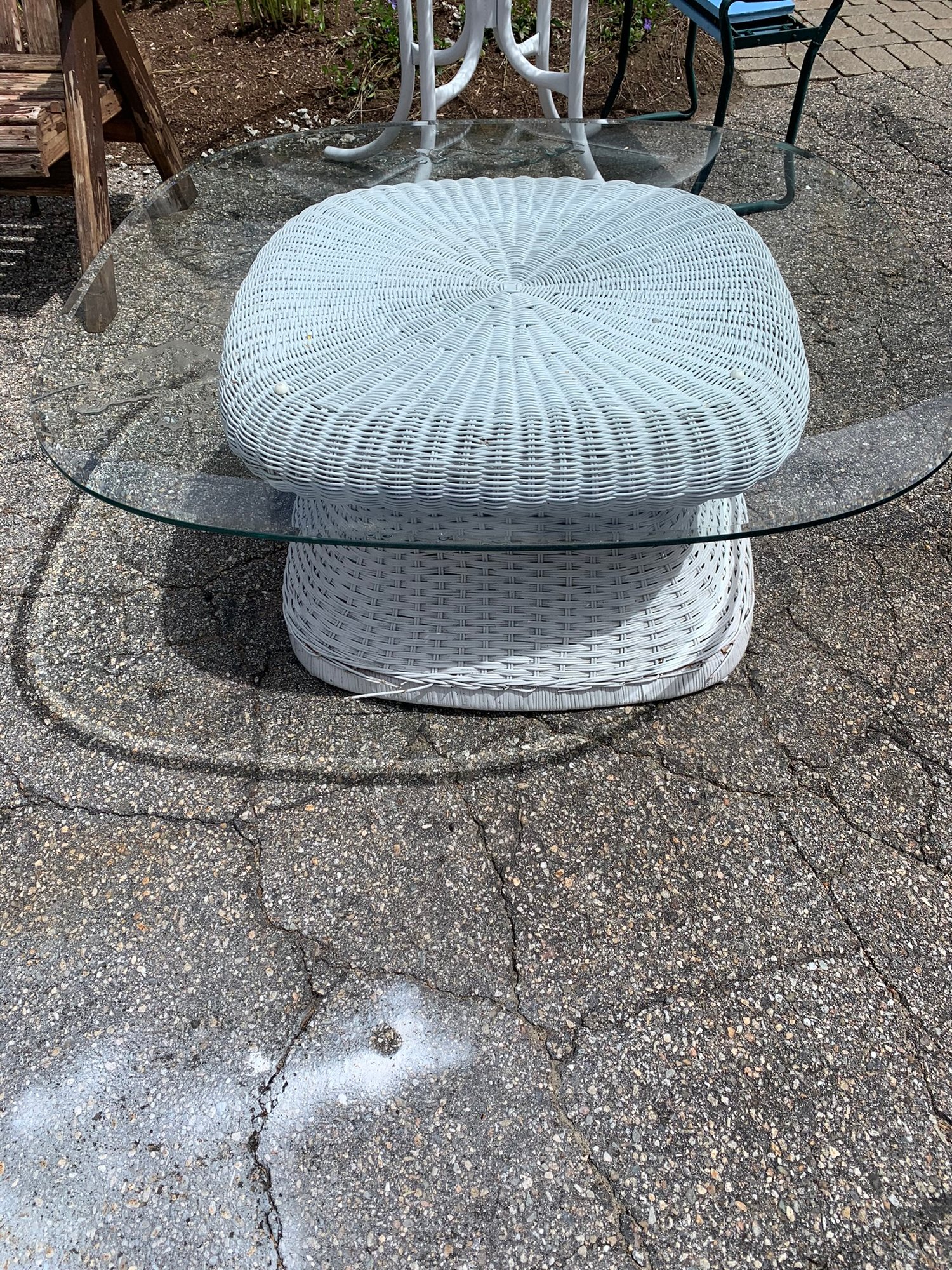 LARGE GLASS WICKER COFFEE TABLE 1527