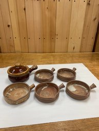 6 POTTERY PIECES