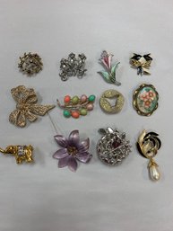 VINTAGE LOT OF 12 BROOCHES