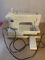 KENMORE SEWING MACHINE IN WORKING CONDITION