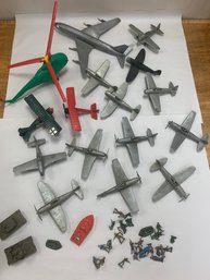 TRAY LOT OF PLASTIC PLANES, TANKS, MEN, ETC.