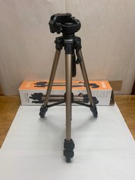 VIVITAR TRIPOD    LIKE NEW    WITH BOX