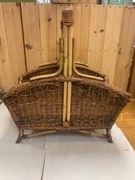 WICKER MAGAZINE RACK