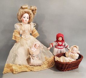 LOT OF SMALL REPRODUCTION DOLLS