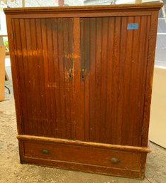 Center-bead Pine Cupboard