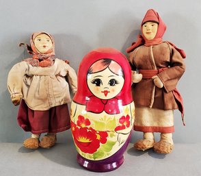 LOT OF VINTAGE RUSSIAN DOLLS