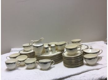 Royal Dalton Albany 12 Place Setting Set